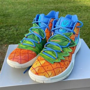 Kyrie 5 SpongeBob Square Pants size 11. Slightly used